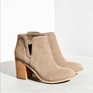 DOLCE VITA | Cow Suede Booties